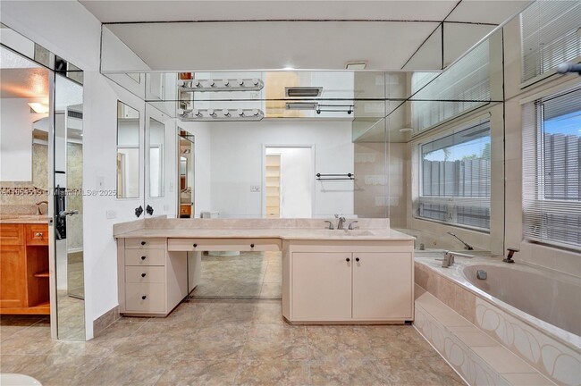 Building Photo - 5708 Mulberry Dr