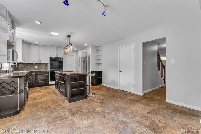 Building Photo - 3015 High Pointe Ct