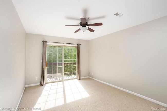 Building Photo - 16944 Farmington Rd