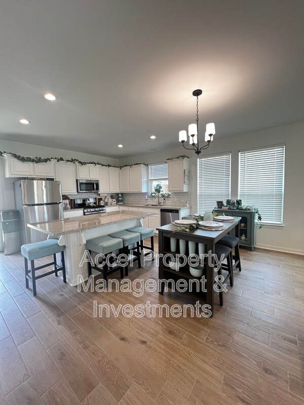 Building Photo - 3218 El Paso Dr