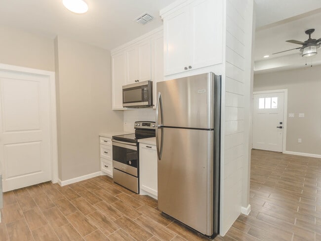 Building Photo - 477 Arboleda Ln