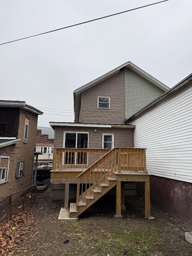 Building Photo - 103 W Catawissa St