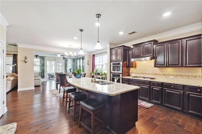 Building Photo - 915 Elmsbrook Ln