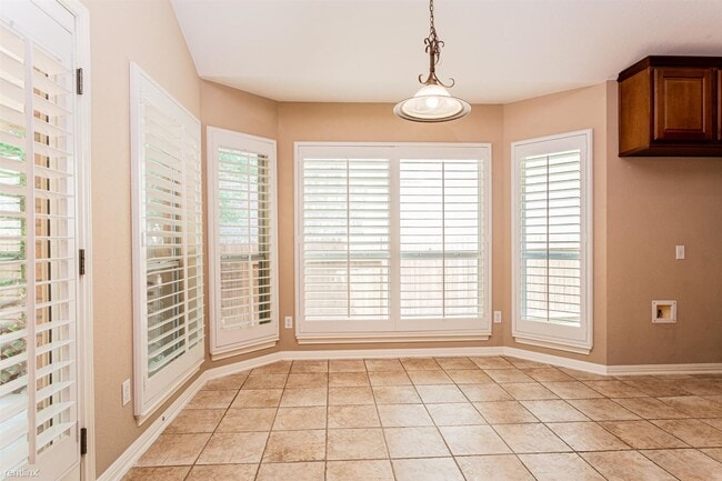 Building Photo - 4 br, 2 bath House - 2407 Tivoli Dr