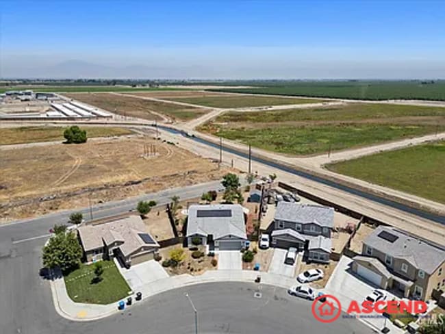 Building Photo - Stunning 4 Bedroom in Southwest Bakersfield!