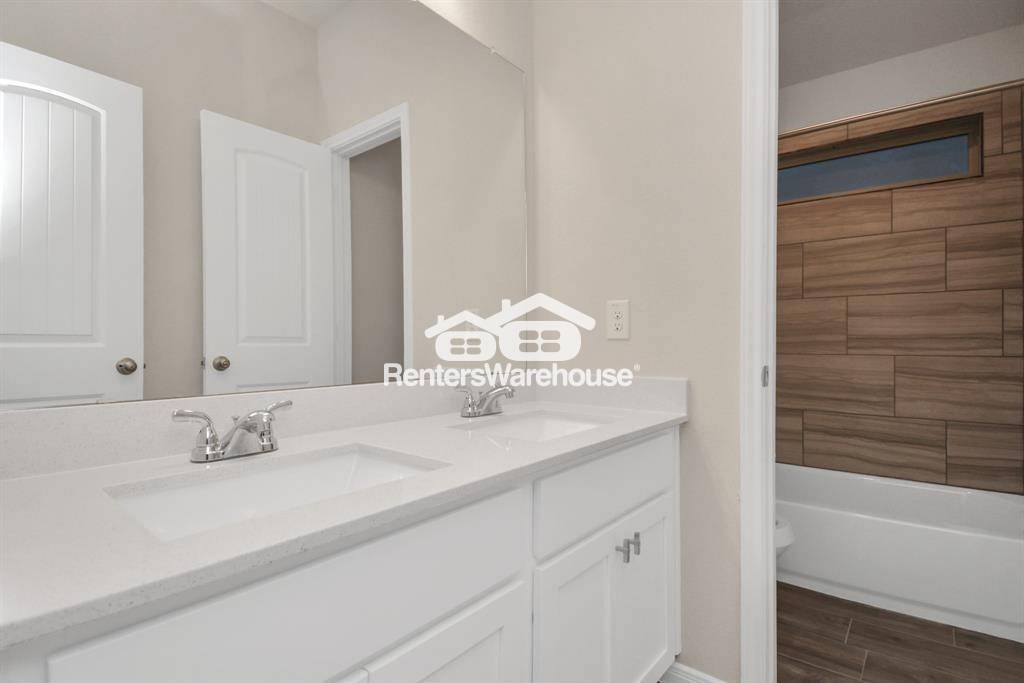 Building Photo - 6927 Escondido Dr