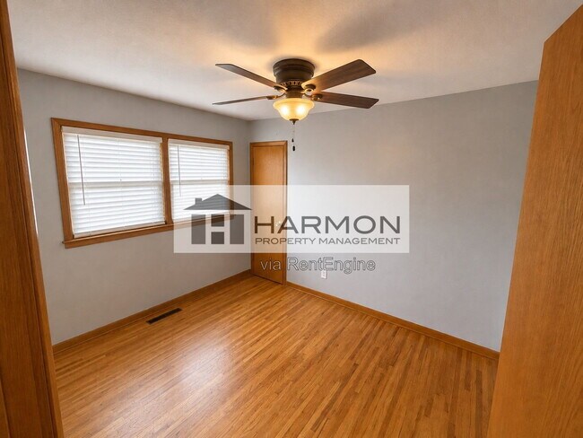 Building Photo - 944 W 34th St S