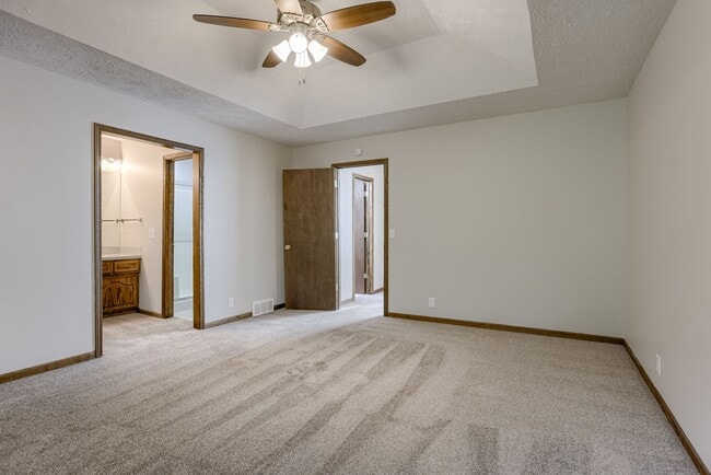 Building Photo - 15102 Normandy Blvd
