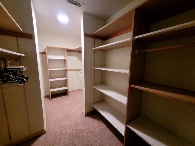 Building Photo - 1460 West Alex Bell Road