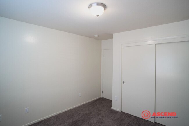 Building Photo - Stunning 2 Story Home!