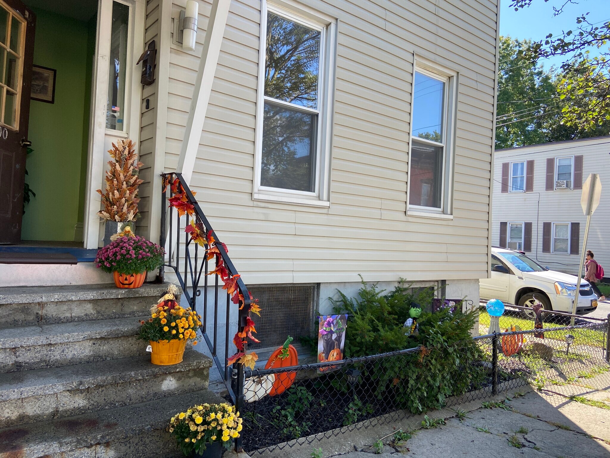 Building Photo - 1300 6th Ave