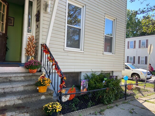 Building Photo - 1300 6th Ave