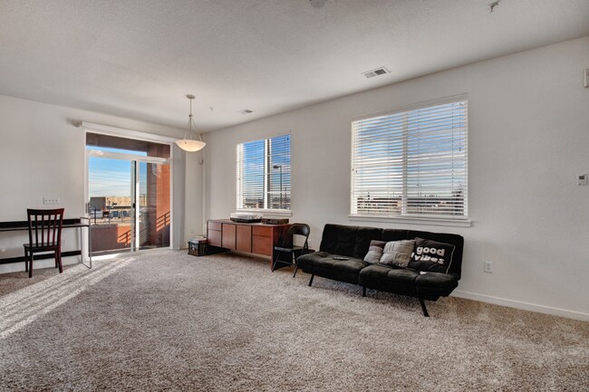Building Photo - 2BD/2.5BA Condo with Parking Spot and Garage at Parkhill  AVAIL NOW!