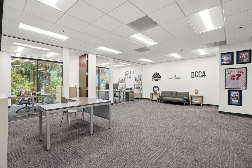 Building Photo - 2701 N Rocky Point Dr