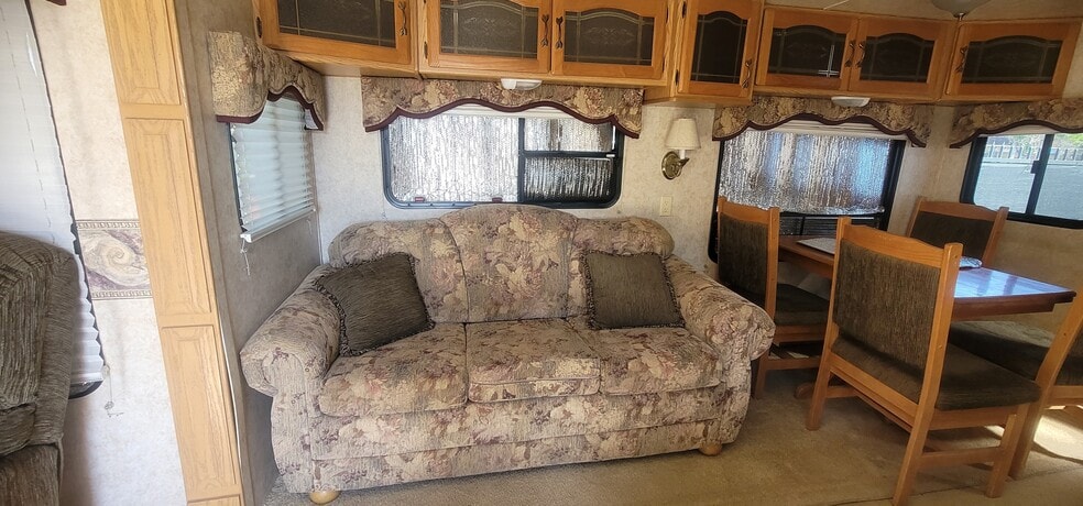 Building Photo - 218 W Carson St