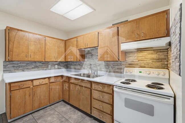 Building Photo - 1808 W Caravelle Rd