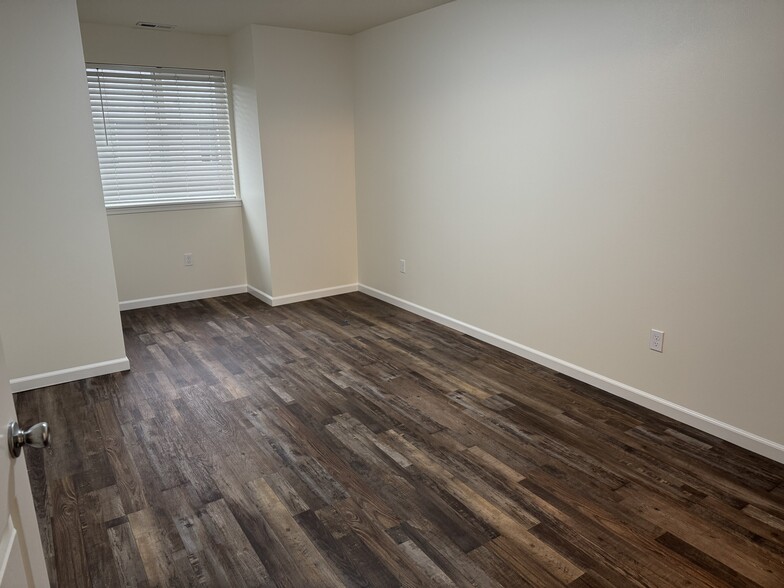 Building Photo - 713 8th St