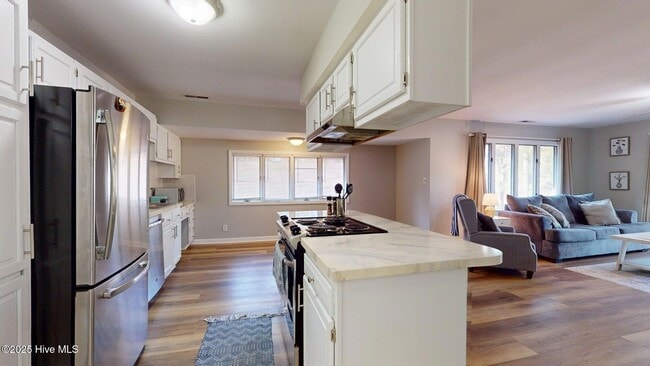 Building Photo - 704 Dover St