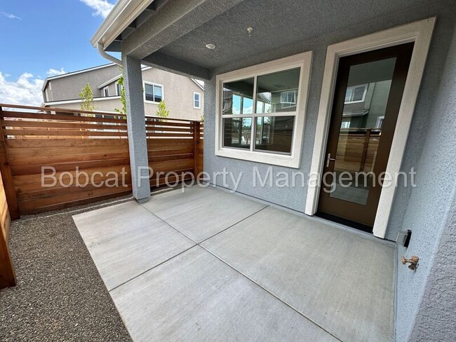 Building Photo - 860 Furlong Dr