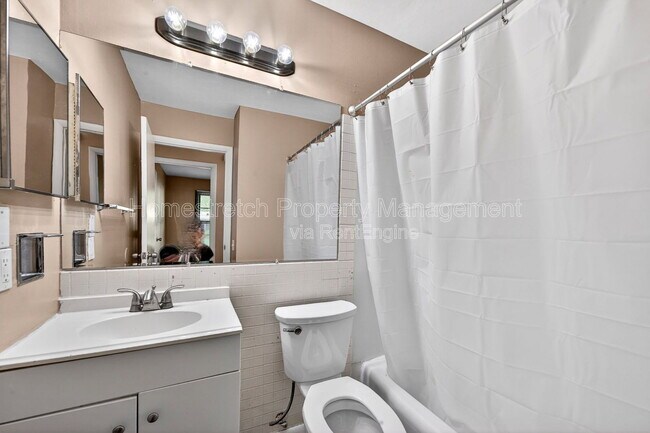 Building Photo - 1310 Petite Dr