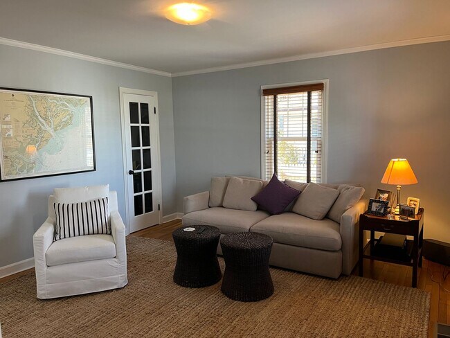 Building Photo - 3 Bedroom 2 Bath Furnished House Near Southport