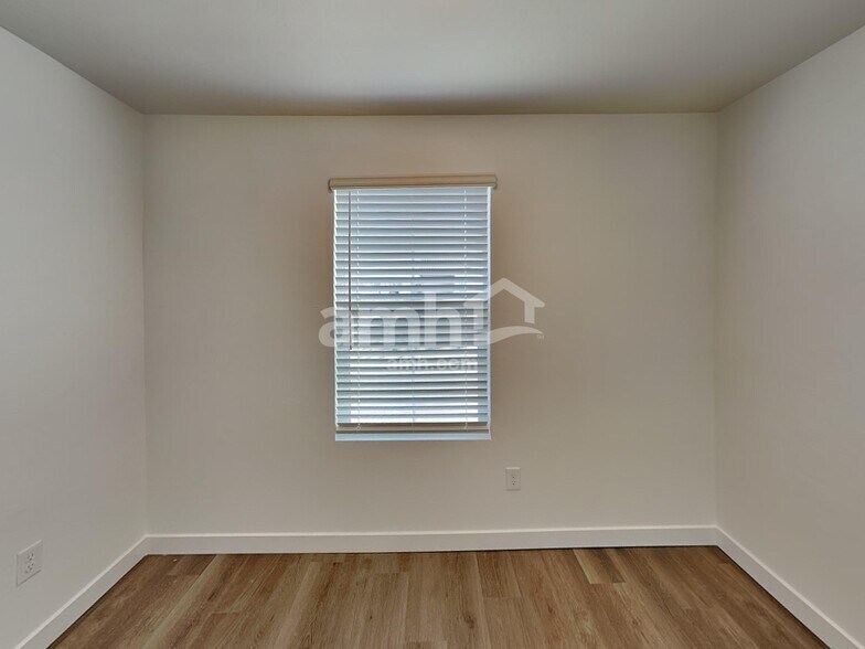 Building Photo - 25612 N 185th Ave