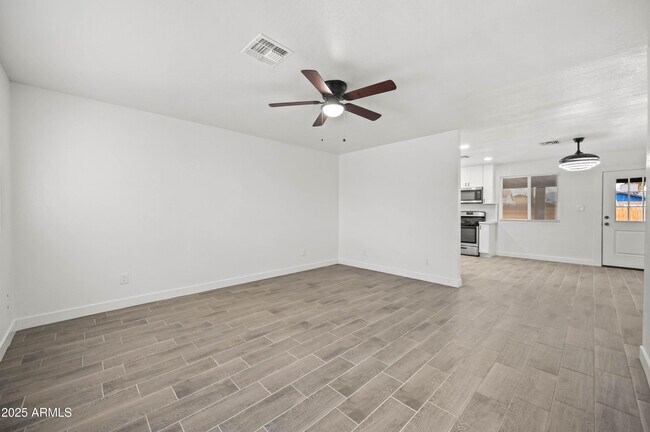 Building Photo - 10947 W Mohave St