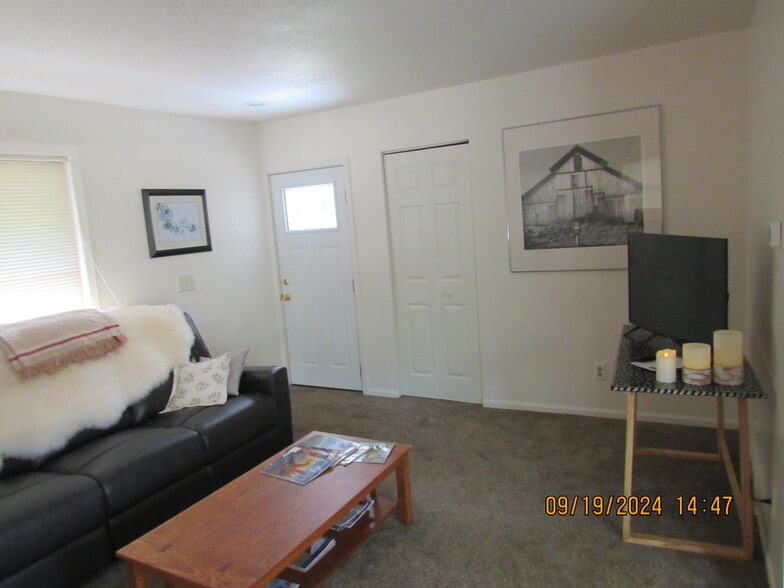 Building Photo - 6452 W Vw Ave