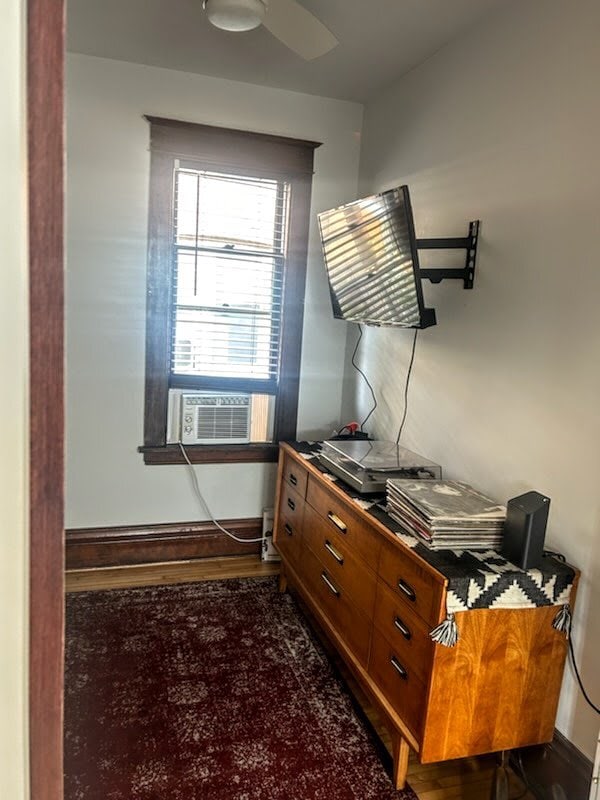 Building Photo - 1 Bedroom + Den (Lower) & 2 Bedroom (Upper)  - St. Paul Duplex - Both Units Avaialble