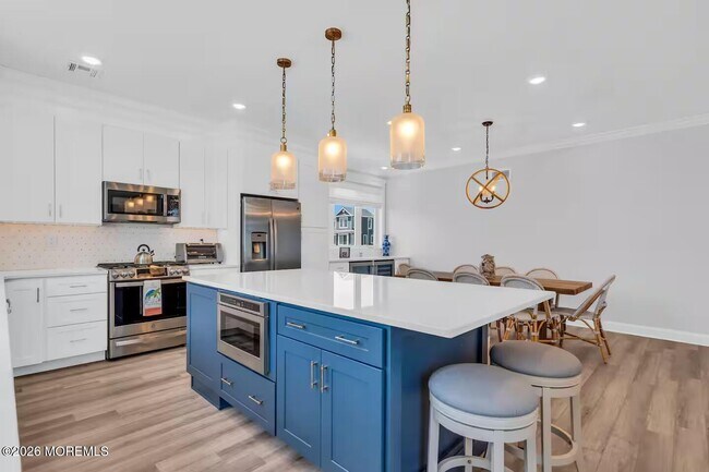 Building Photo - 13 5th Ave