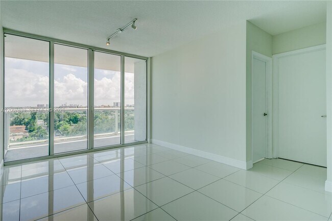 Building Photo - 1871 NW S River Dr