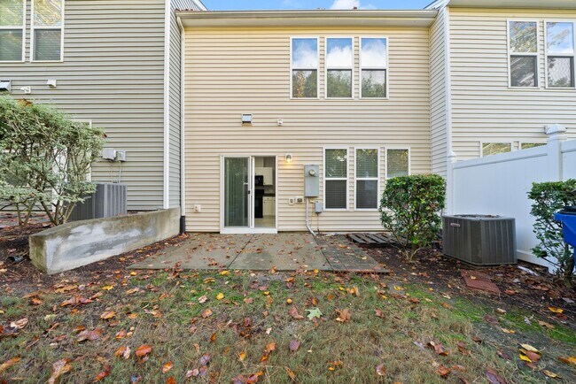 Building Photo - 8341 Hollister Hills Dr