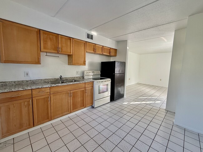 Building Photo - 716 Michigan Ct