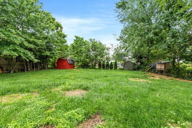 Building Photo - 3560 Lansdowne Dr