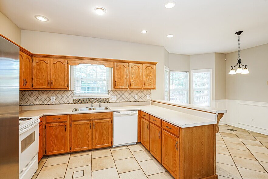 Building Photo - 318 Gatewood Dr