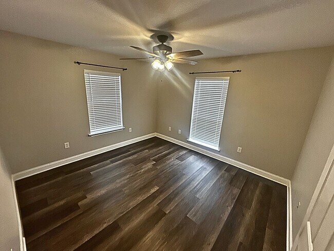 Building Photo - Traditional Neighborhood Living with Luxury