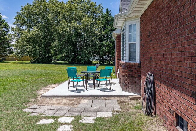 Building Photo - SPACIOUS Brick Home in Lane Tree (Goldsboro)! 3 Bedroom | 2 Bath w/ Bonus Room & 2-Car Garage