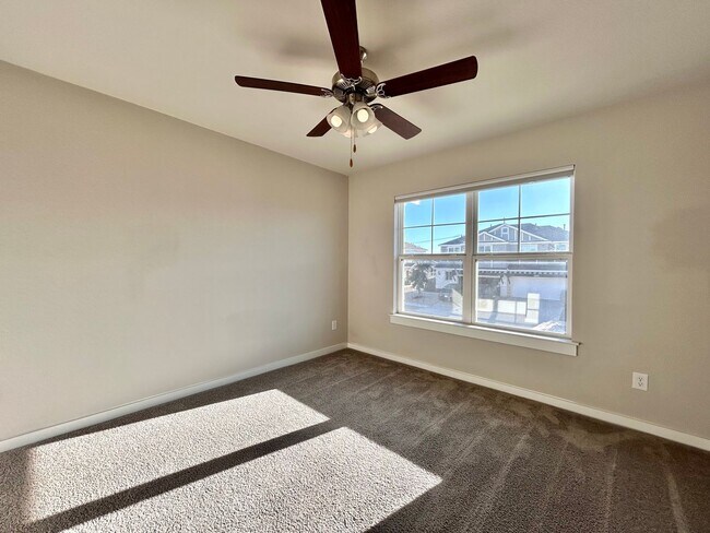 Building Photo - Charming 3 Bed / 2.5 Bath Family Home