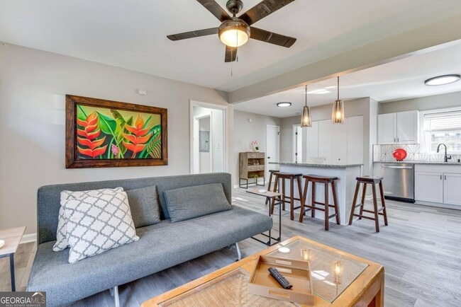 Building Photo - 6385 Lobelia Rd SW