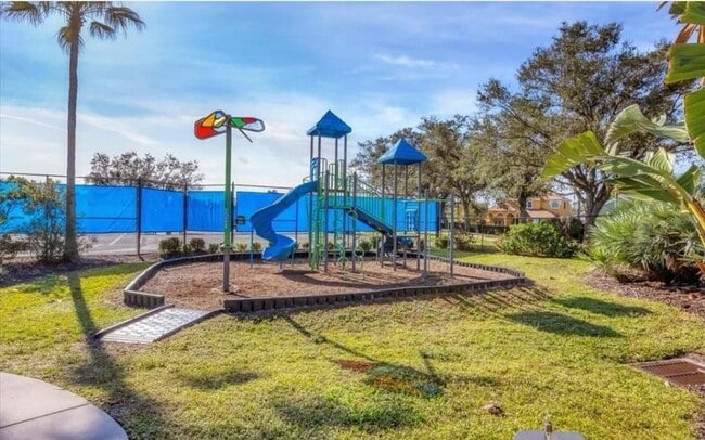 Building Photo - Charming 2BR Duplex in North Port