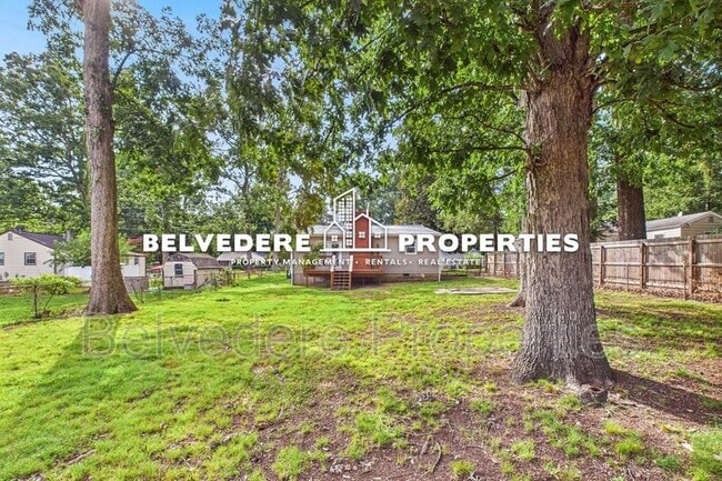 Building Photo - 2913 Wildwood Dr