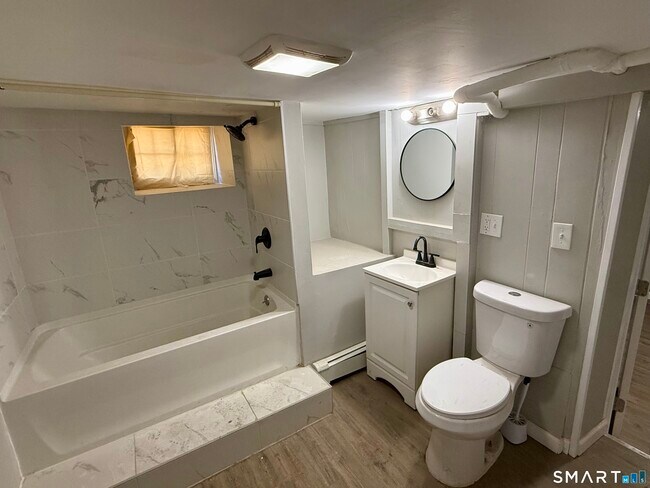 Building Photo - 205 Shaw St