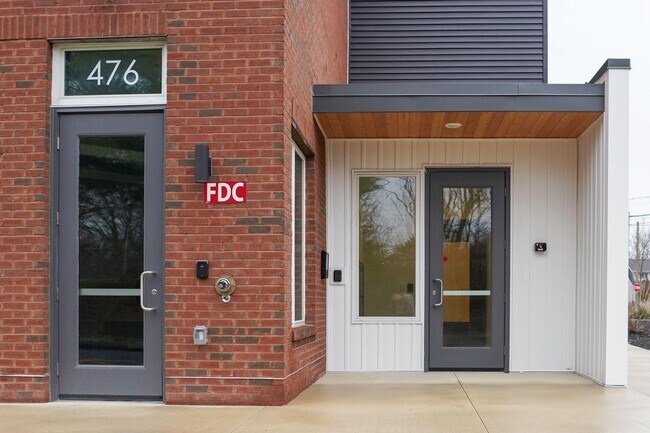 Building Photo - 476 Taylor Ave
