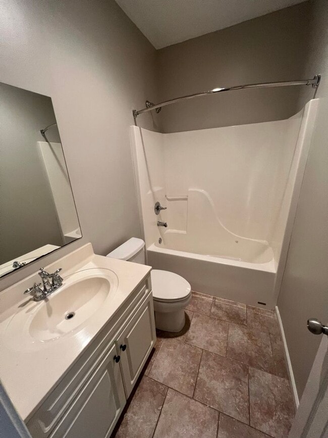 Building Photo - Townhome For Rent In Hoover!!! Available now!