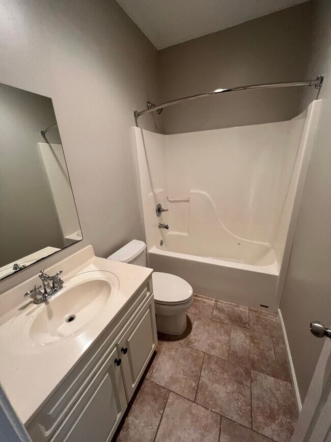 Building Photo - Townhome For Rent In Hoover!!! COMING SOON!