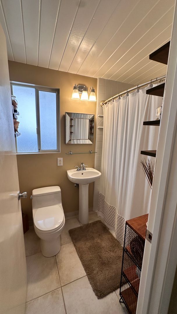Building Photo - One Bedroom for Rent in Dana Point