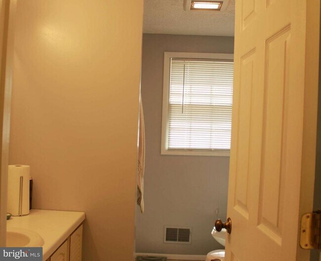 Building Photo - 18717 Flower Hill Way