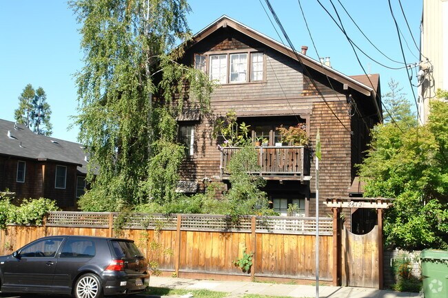 Building Photo - 2612-2616 Regent St