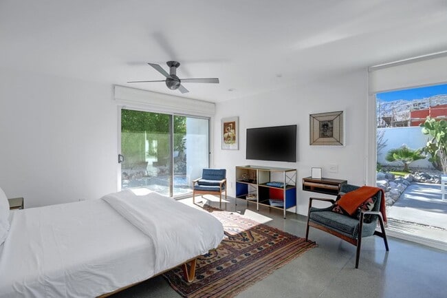 Building Photo - Mid-Century Steel Oasis in Palm Springs (Monthly Only - No Long Term)