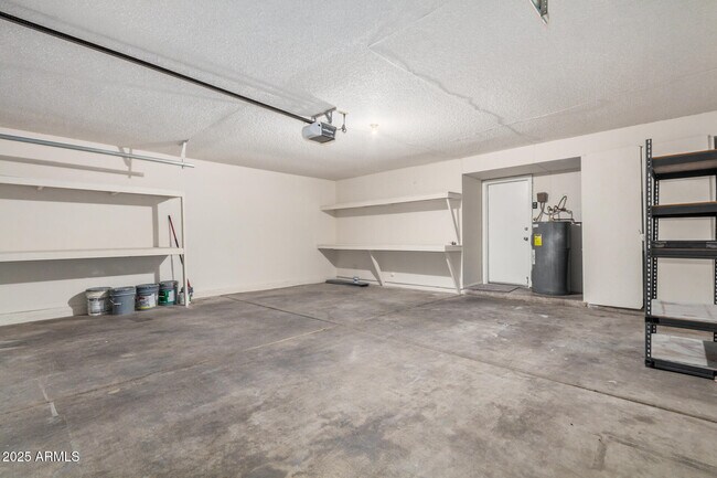 Building Photo - 10023 W Sells Dr